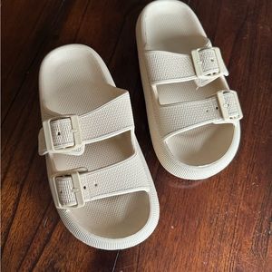 Cloud Slides brand EVA foam slides, size 5.5 (35-36) tan